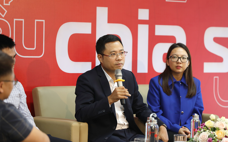 Tổng Giám đốc VDS Lê Văn Đại truyền cảm hứng và giải đáp câu hỏi của CBNV trong talkshow.