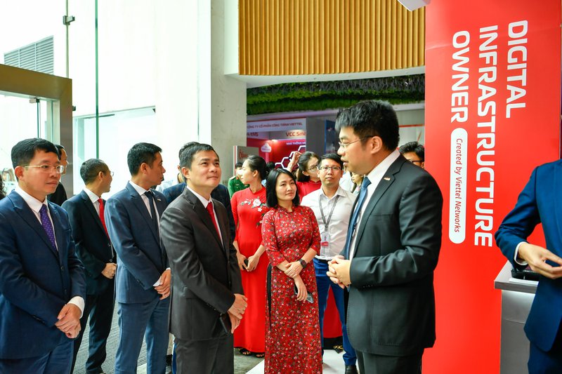 12-Thăm gian hàng triển lãm Viettel Diversity 2022 (1).jpeg