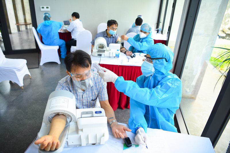 Nguoi than CBNV Viettel co the mua BHSK voi gia uu dai gan 50%.jpg